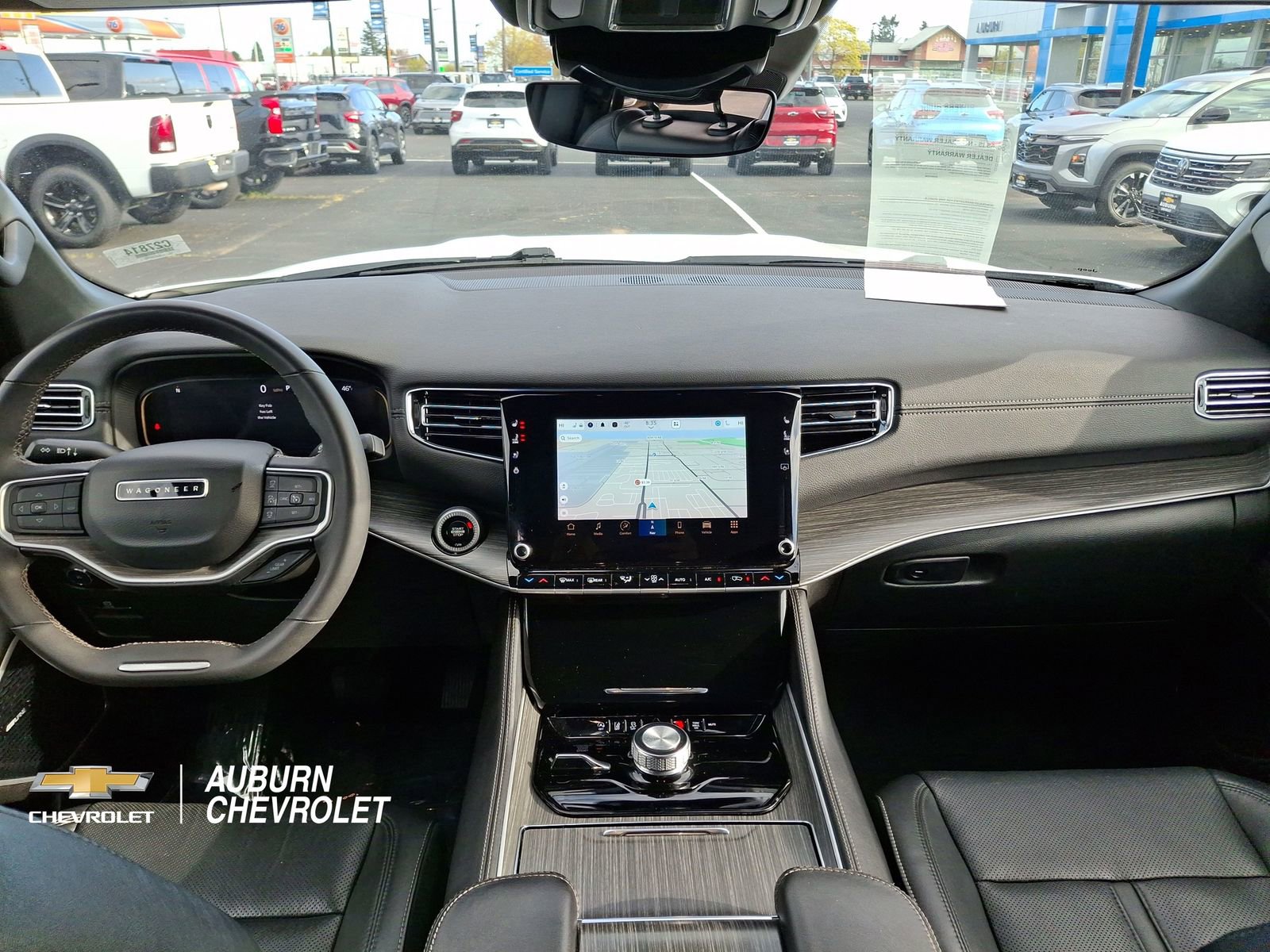 Used 2023 Jeep Wagoneer L Series II AWD/4WD image 9