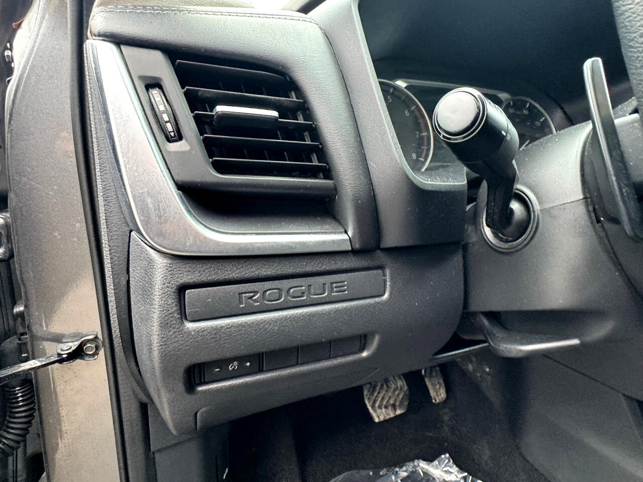Used 2021 Nissan Rogue S image 26