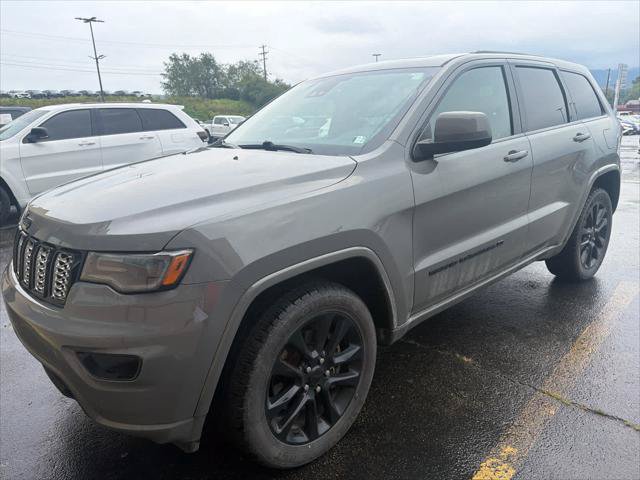 Certified 2022 Jeep Grand Cherokee Laredo X AWD/4WD image 1