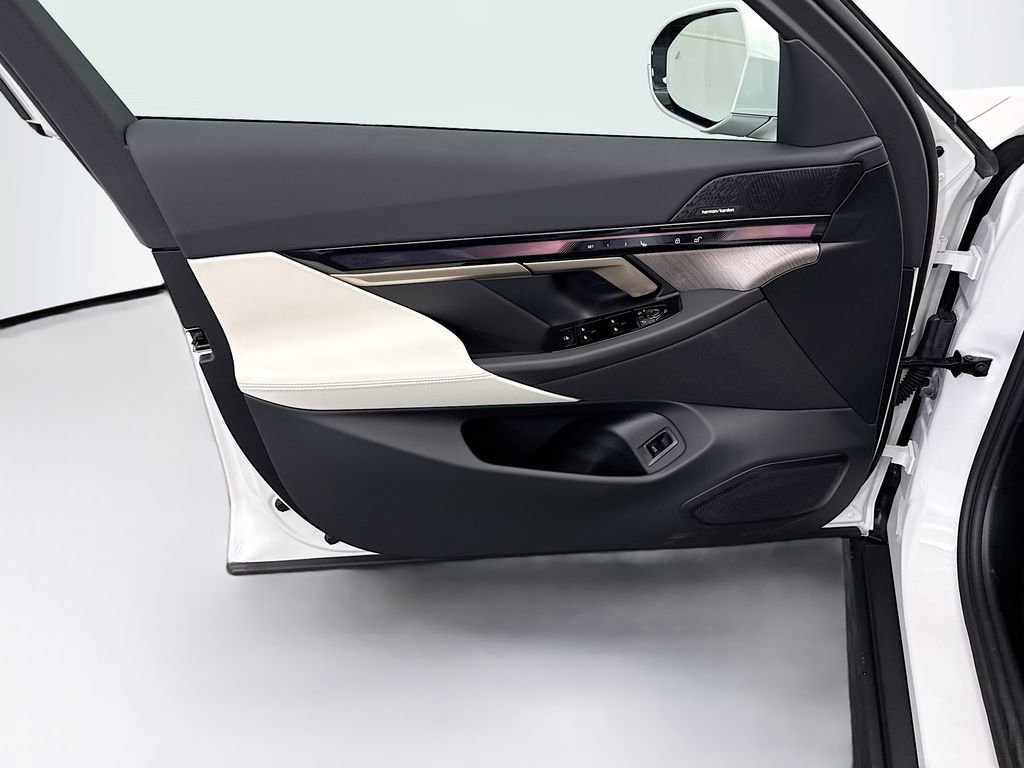 New 2026 BMW i5 eDrive40 w/ Premium Package image 23