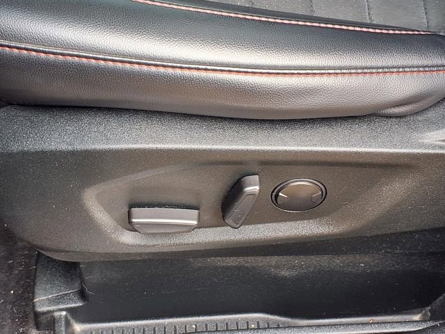 Used 2022 Ford Edge ST-Line w/ Cold Weather Package image 4