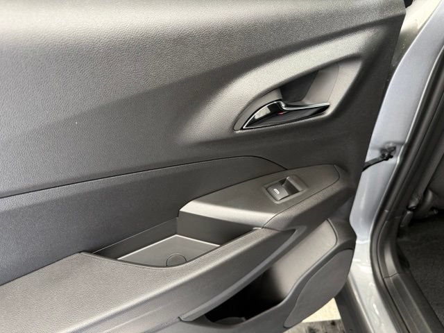 New 2026 Chevrolet Trax LS w/ LS Convenience Package FWD image 18