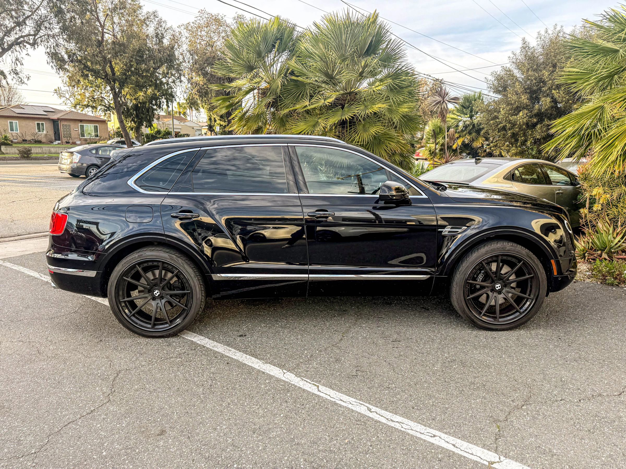 Used 2020 Bentley Bentayga image 16