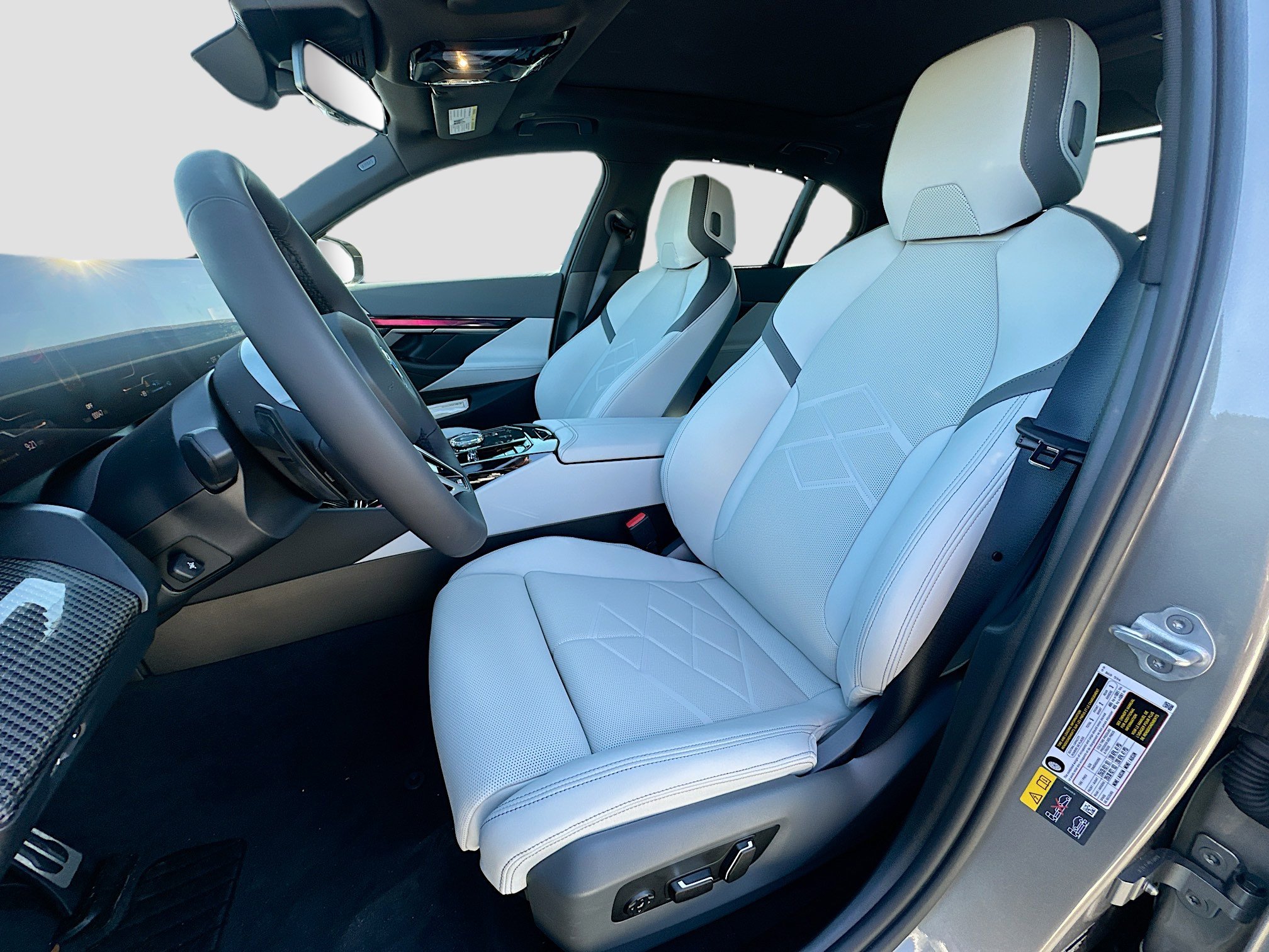 New 2026 BMW 550e xDrive w/ Executive Package image 15