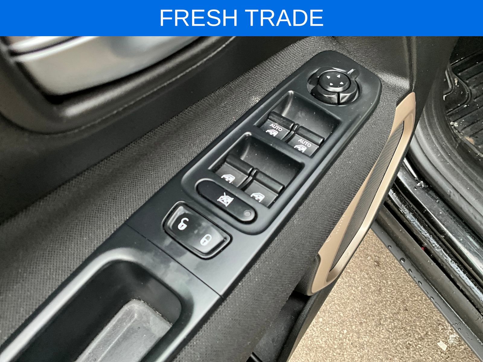 Used 2017 Jeep Renegade Latitude image 11