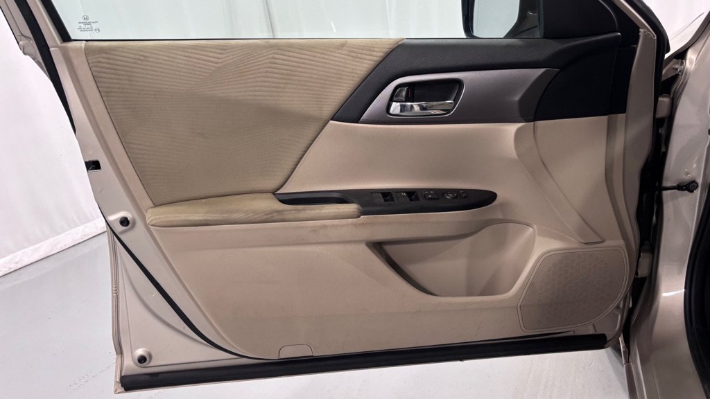 Used 2015 Honda Accord LX image 22