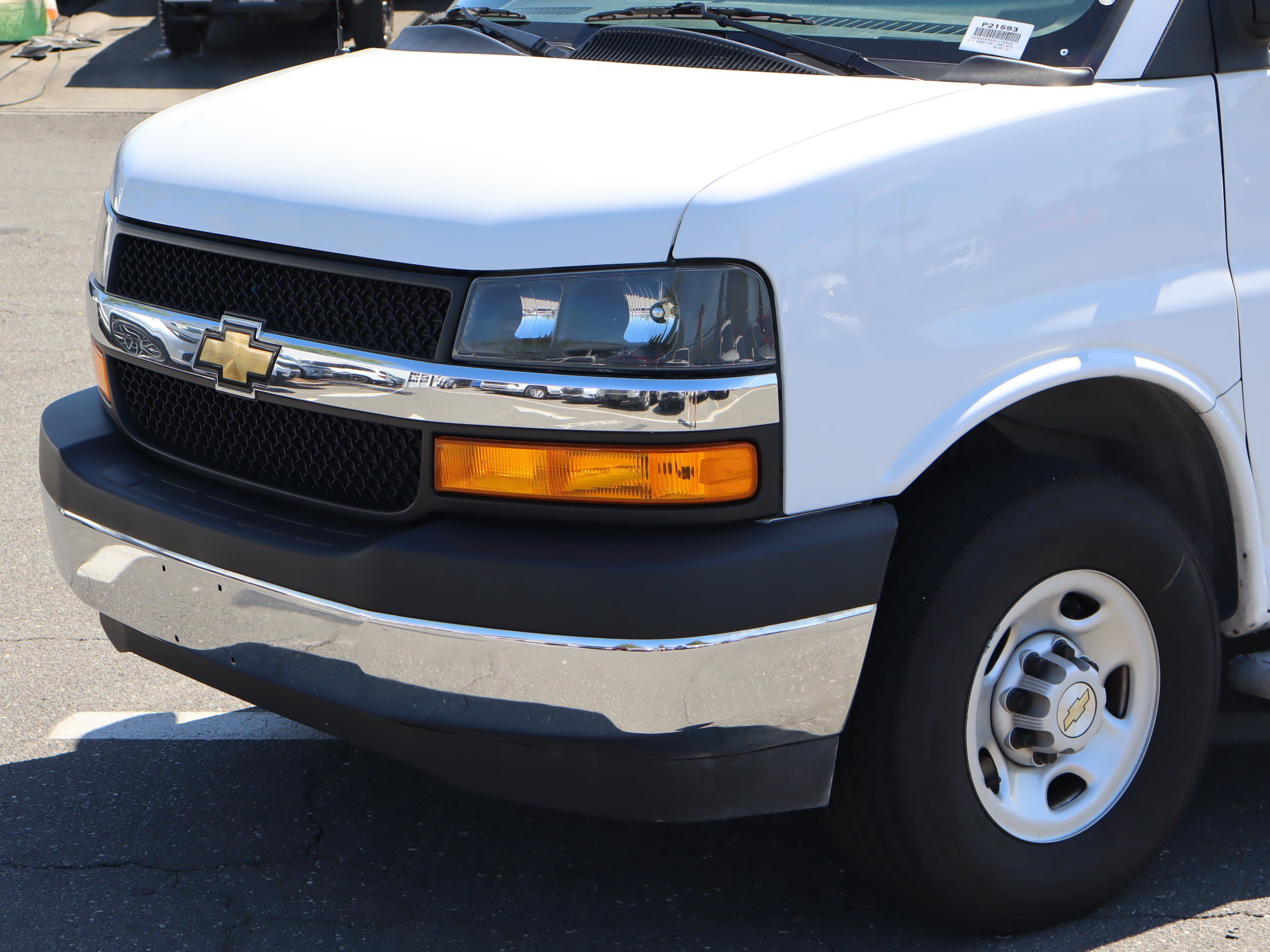 Used 2025 Chevrolet Express 2500 w/ Driver Convenience Package RWD image 6