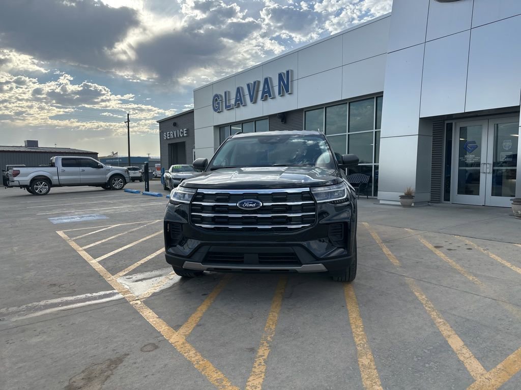 New 2026 Ford Explorer Active AWD/4WD image 3