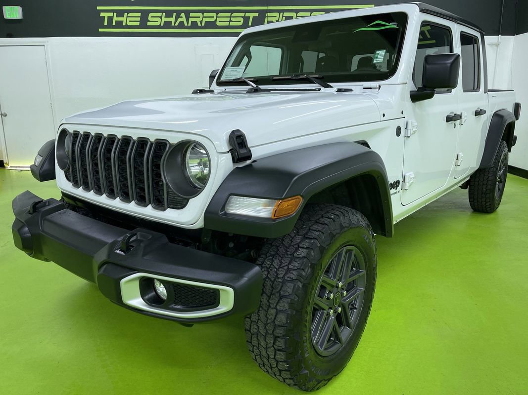 Used 2025 Jeep Gladiator Sport image 5