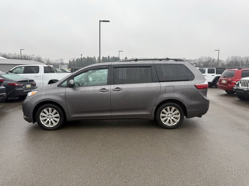 Used 2017 Toyota Sienna LE image 9