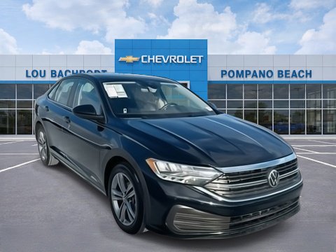 Used 2024 Volkswagen Jetta SE image 2