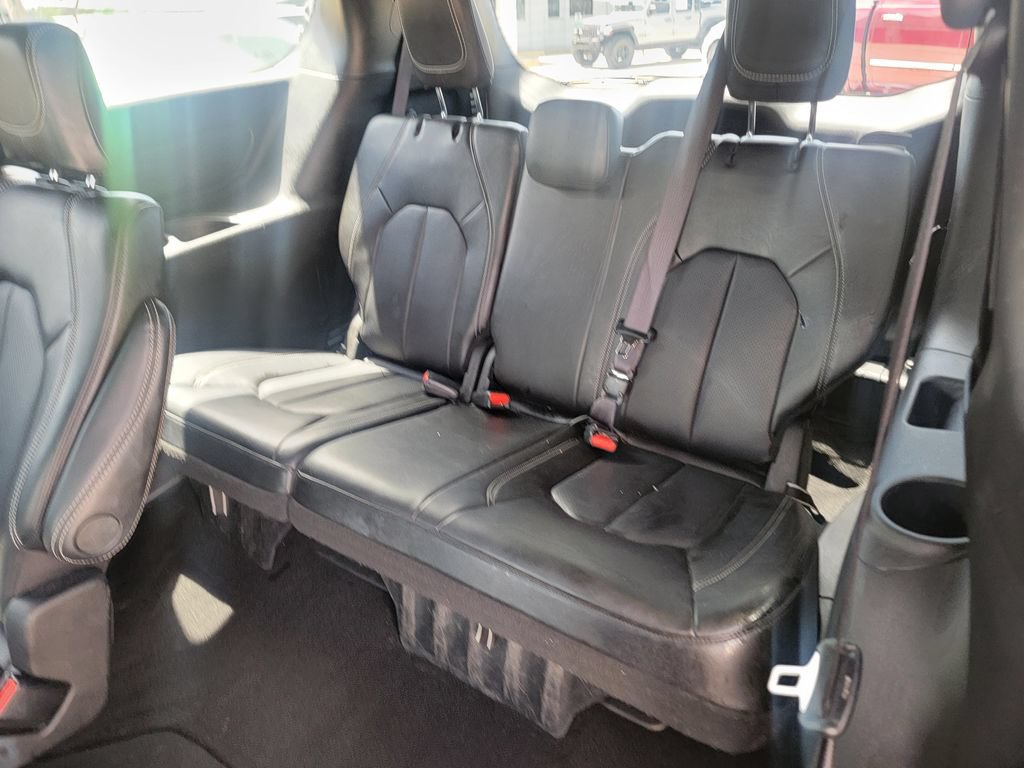 Used 2025 Chrysler Pacifica Select FWD image 13