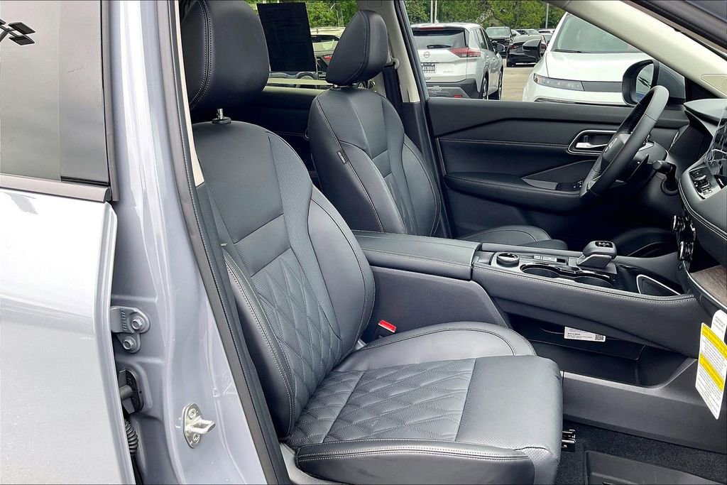 Used 2025 Nissan Rogue Platinum AWD/4WD image 10
