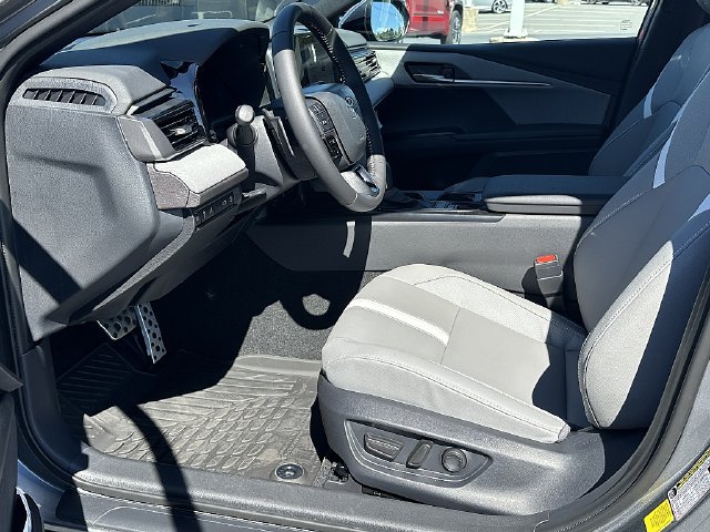 New 2026 Toyota Camry Hybrid FWD image 15