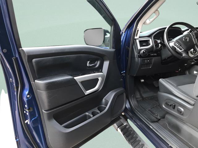 Used 2019 Nissan Titan SV w/ SV Convenience Package image 12