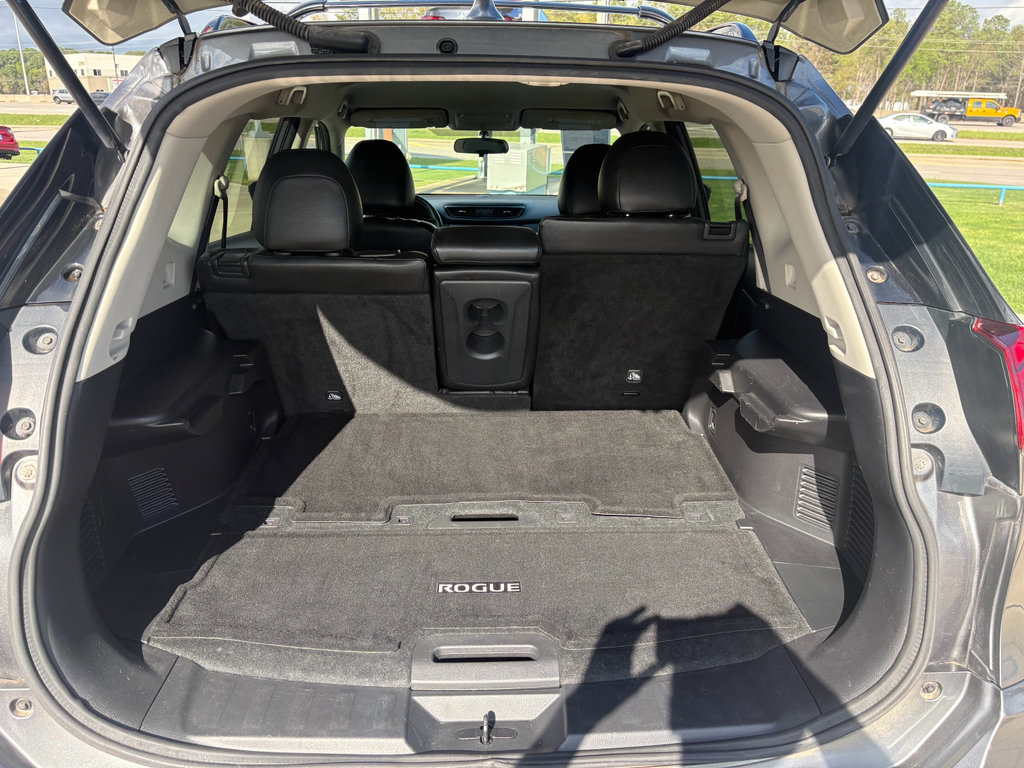 Used 2017 Nissan Rogue SV w/ Midnight Edition Package image 26