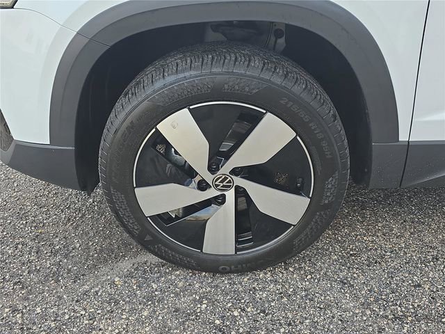 Used 2025 Volkswagen Taos S image 8