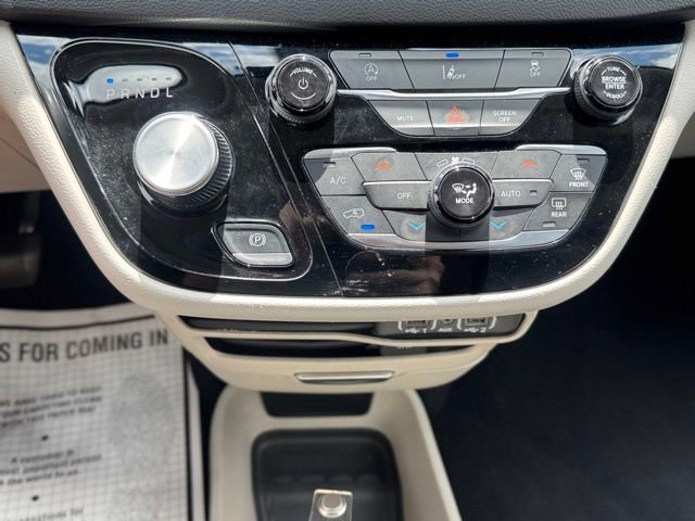 Used 2022 Chrysler Pacifica Touring-L image 20