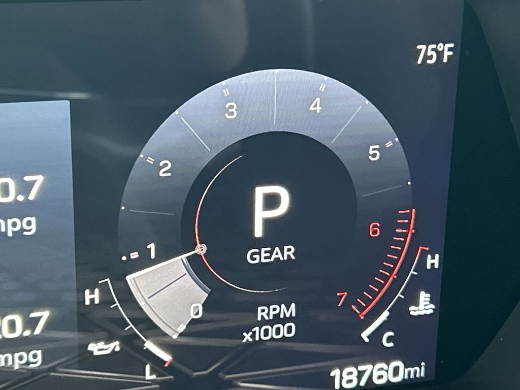 Used 2025 GMC Canyon Elevation image 10