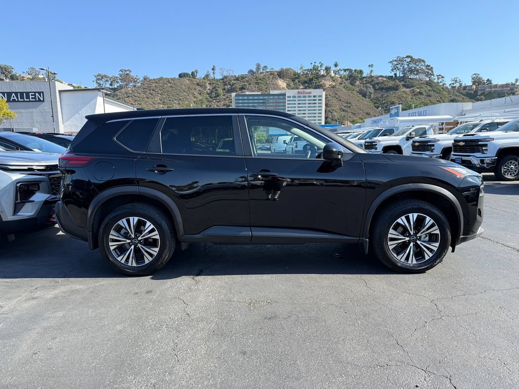 Used 2023 Nissan Rogue SV FWD image 6
