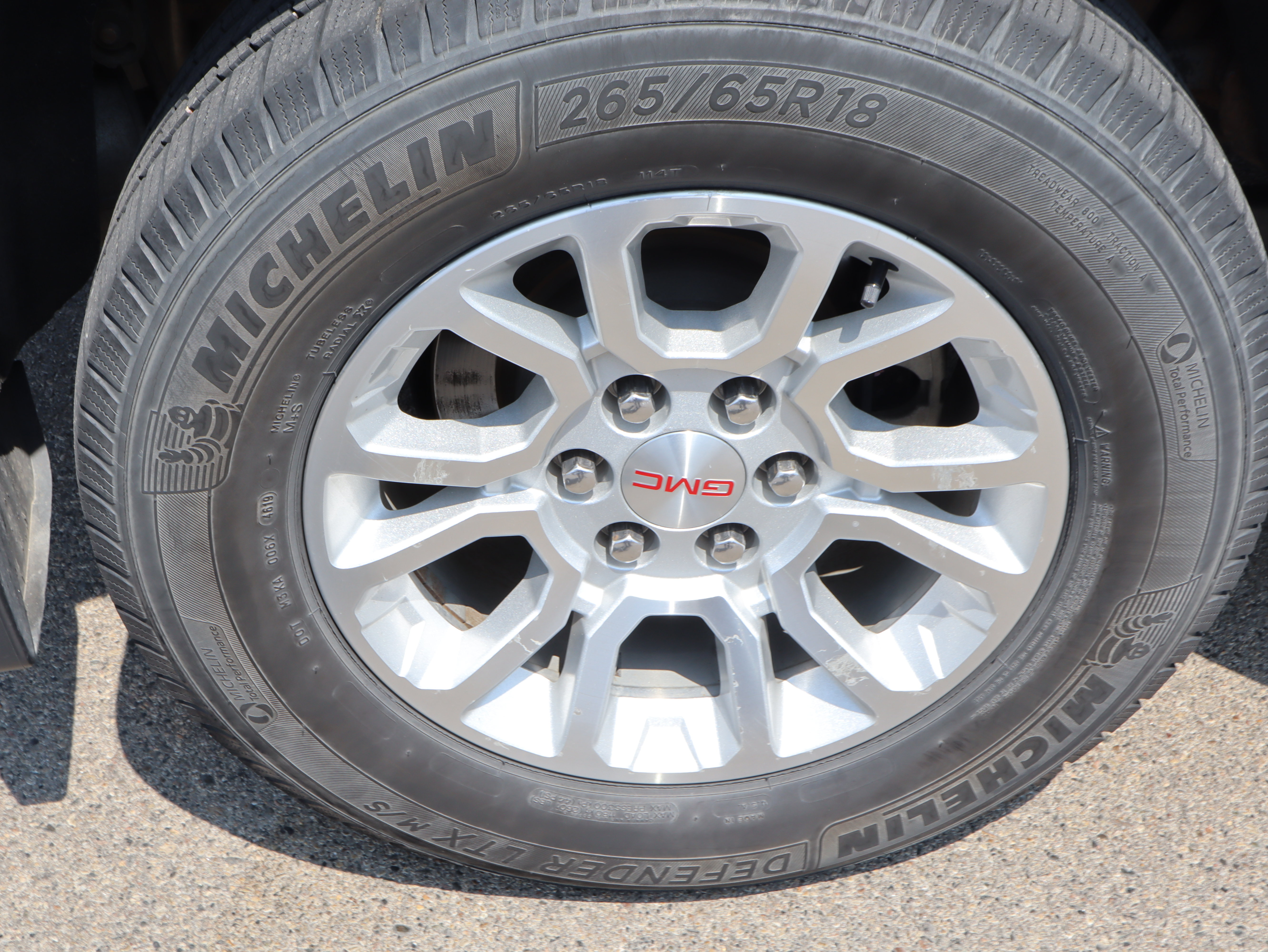 Used 2018 GMC Yukon SLT w/ Open Road Package AWD/4WD image 17