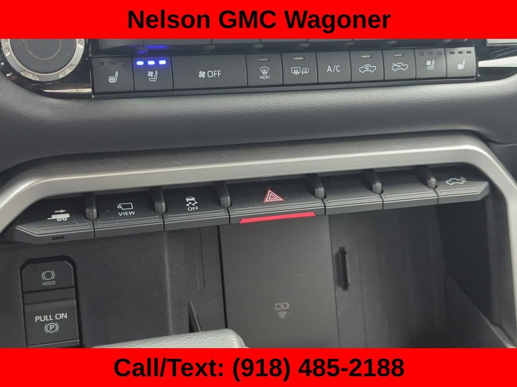 Used 2025 Toyota Tundra Platinum AWD/4WD image 33