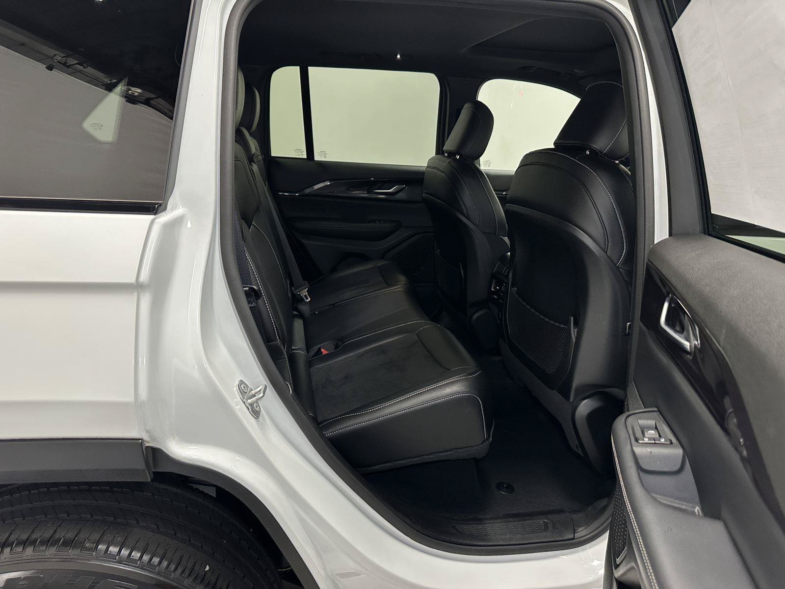 Used 2023 Jeep Grand Cherokee Altitude AWD/4WD image 36