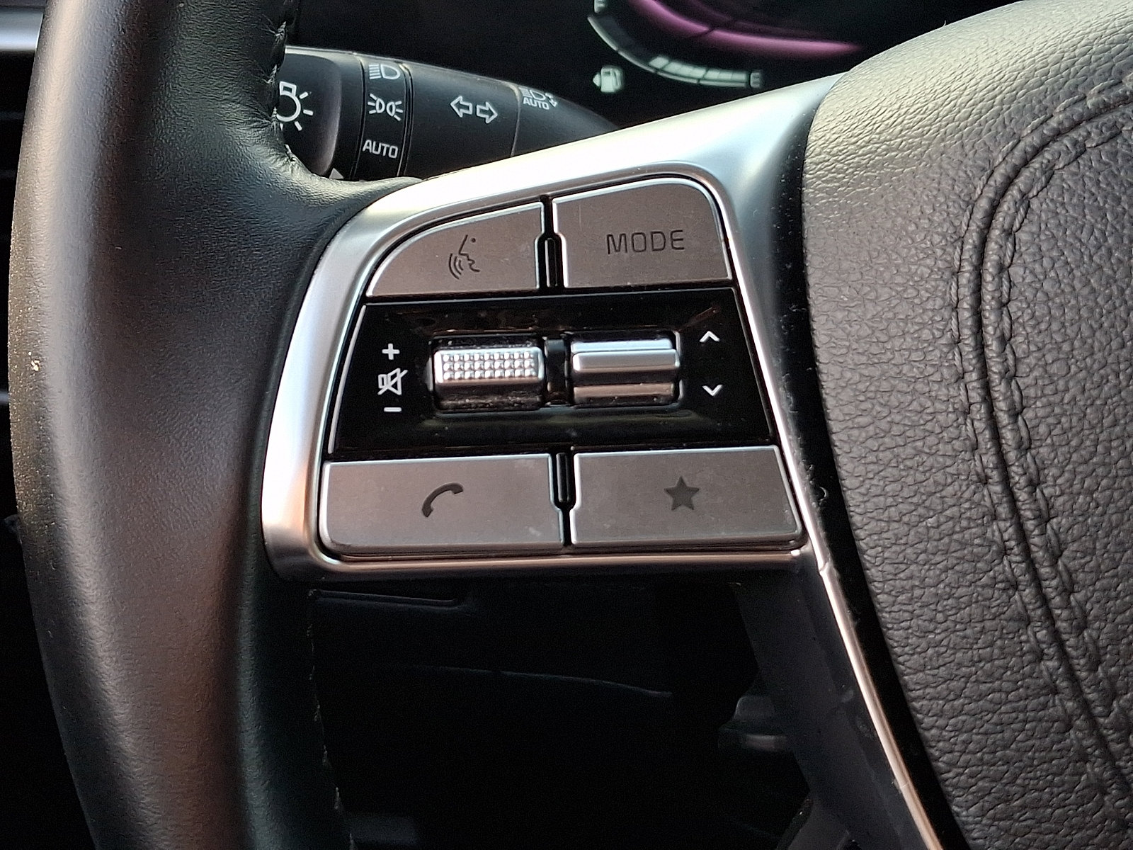 Used 2024 Kia Telluride LX AWD/4WD image 22