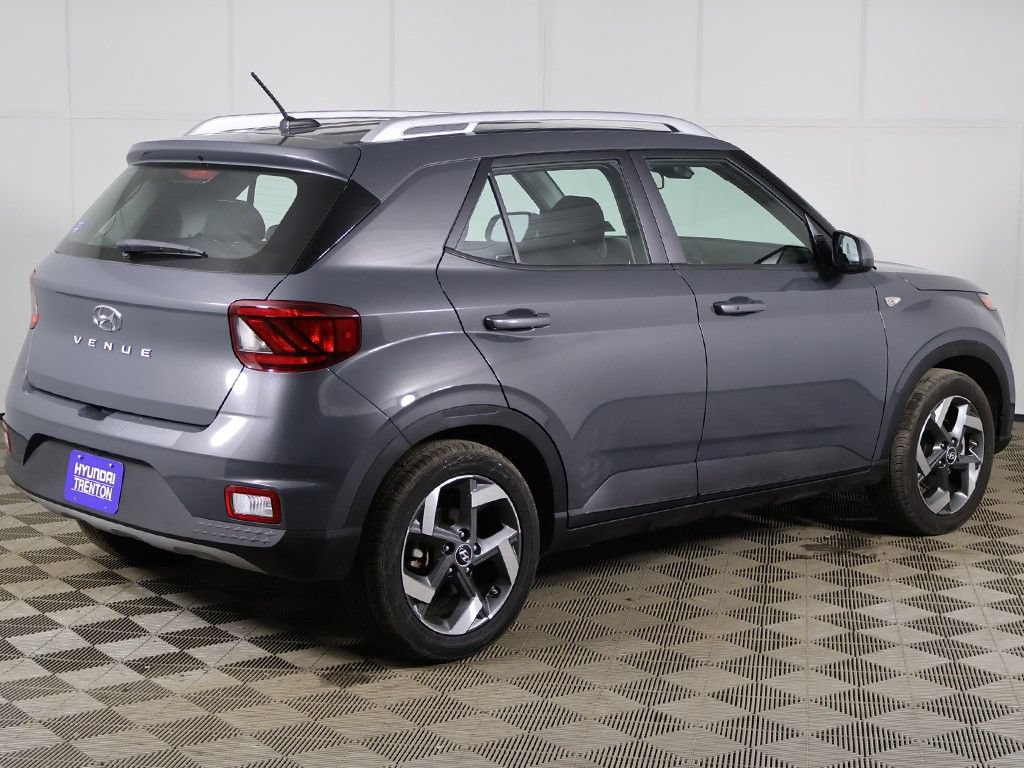 Certified 2024 Hyundai Venue SEL FWD image 9