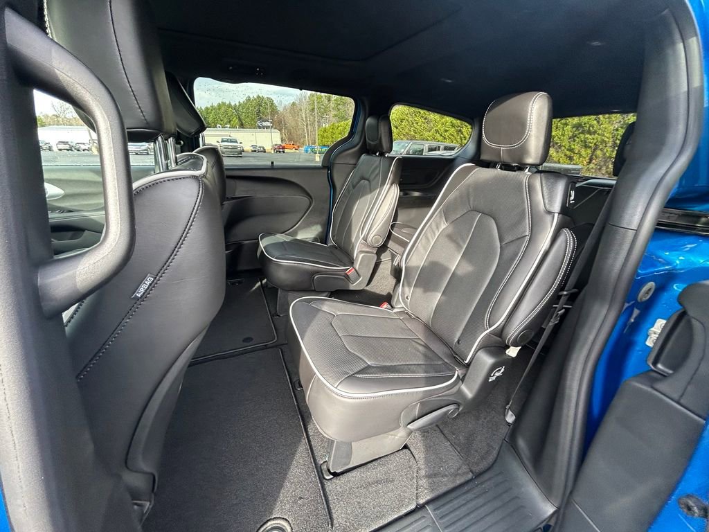 New 2026 Chrysler Pacifica Limited w/ S Appearance Package image 12