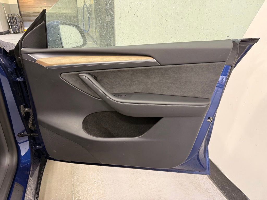 Used 2023 Tesla Model Y Long Range image 23