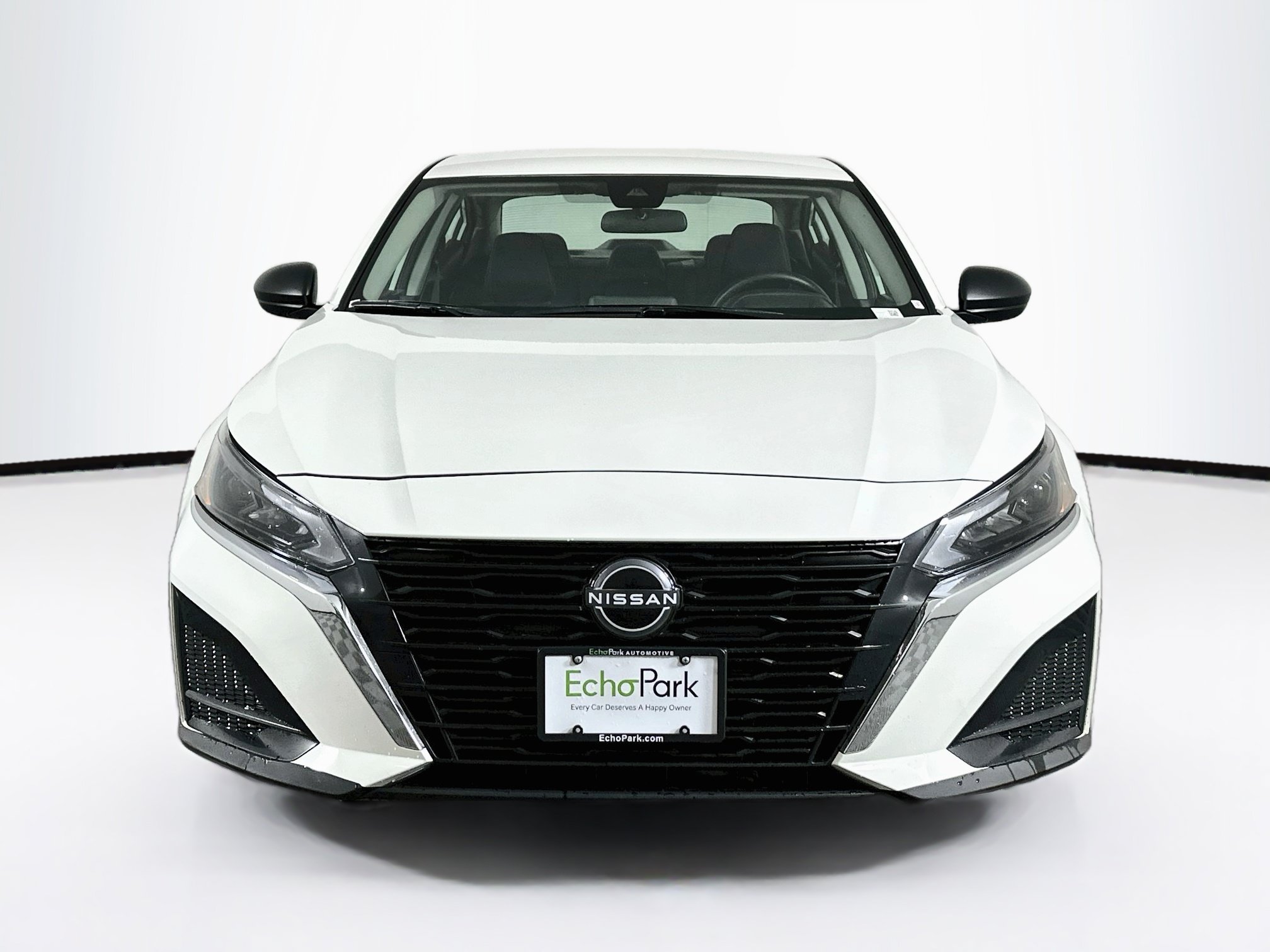 Used 2025 Nissan Altima 2.5 SV FWD image 2
