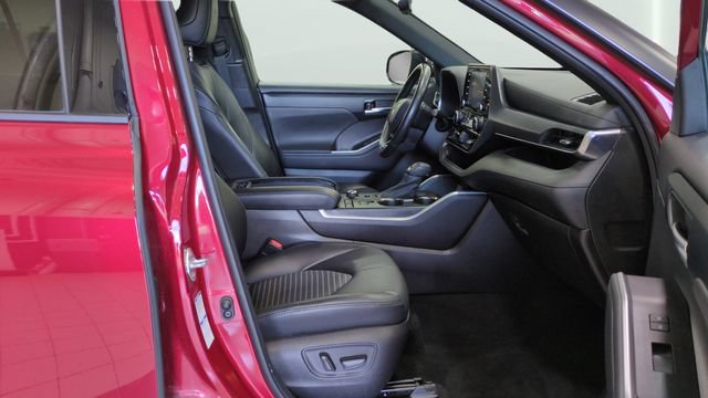 Used 2021 Toyota Highlander XSE AWD/4WD image 13