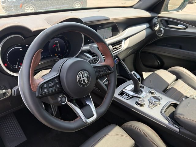 Used 2025 Alfa Romeo Stelvio Sprint AWD/4WD image 7