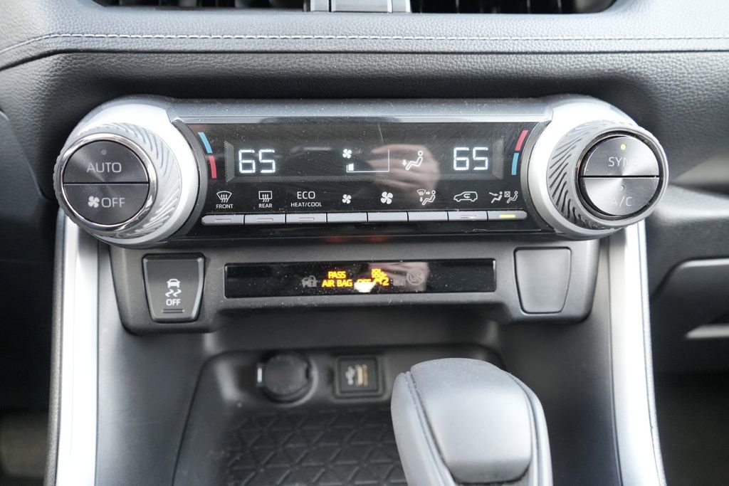 Used 2025 Toyota RAV4 LE image 32