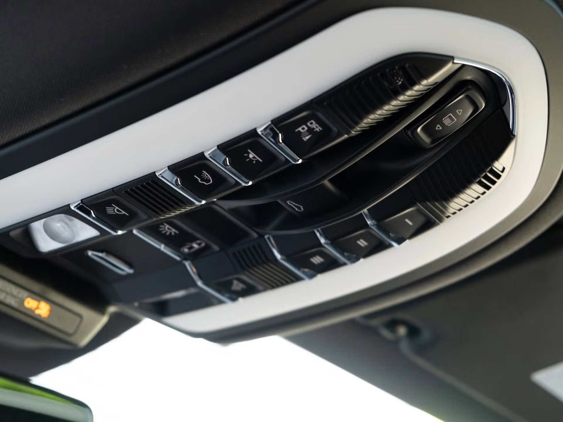 Certified 2025 Porsche Macan image 28