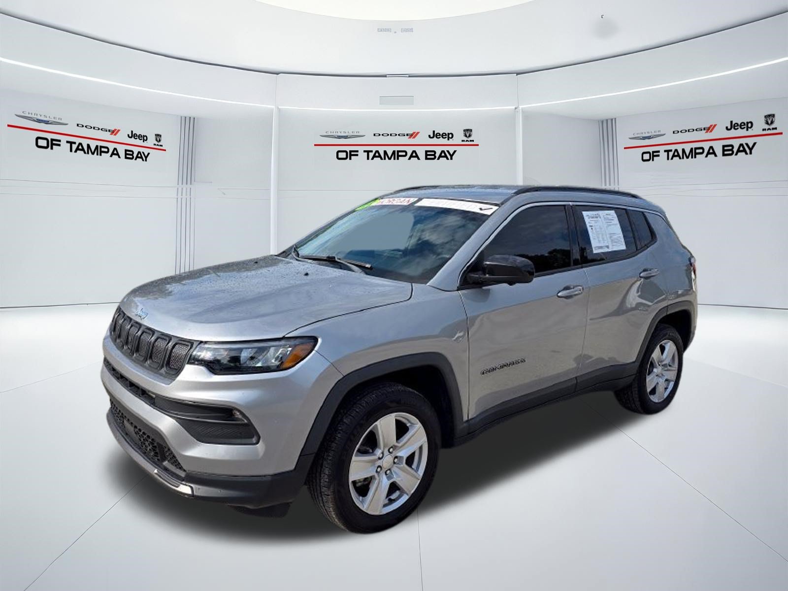 Used 2022 Jeep Compass Latitude w/ Convenience Group AWD/4WD image 2