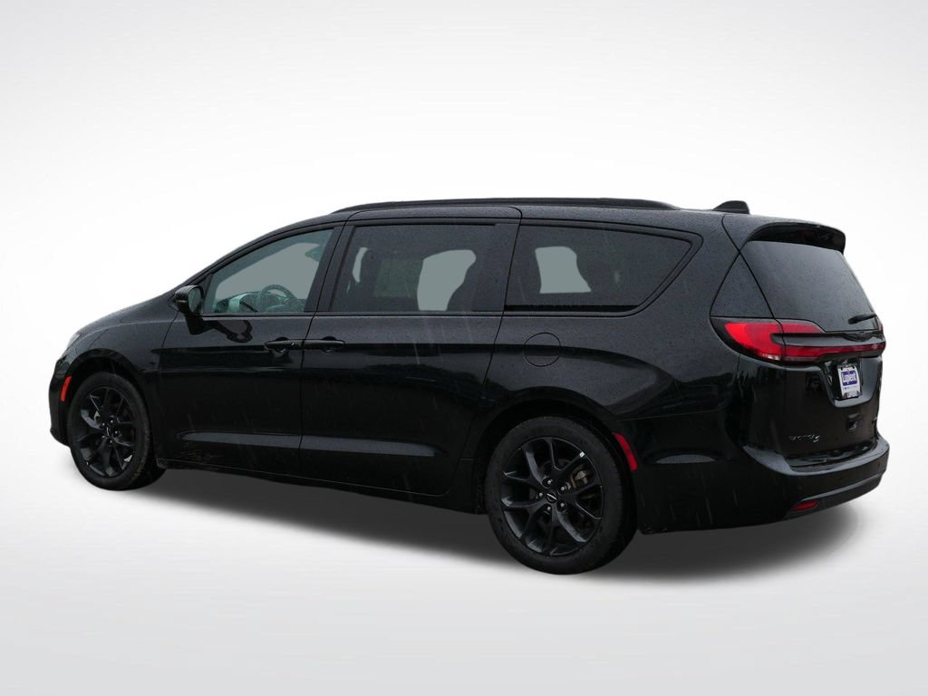 Used 2025 Chrysler Pacifica Limited FWD image 4