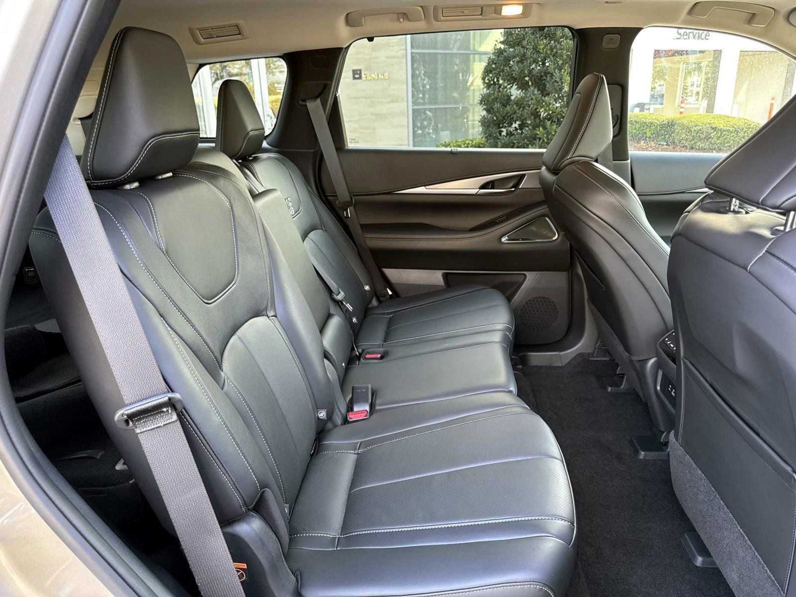 Certified 2025 INFINITI QX60 Luxe w/ Vision Package image 18