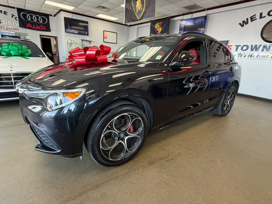 Used 2023 Alfa Romeo Stelvio Veloce AWD/4WD image 7