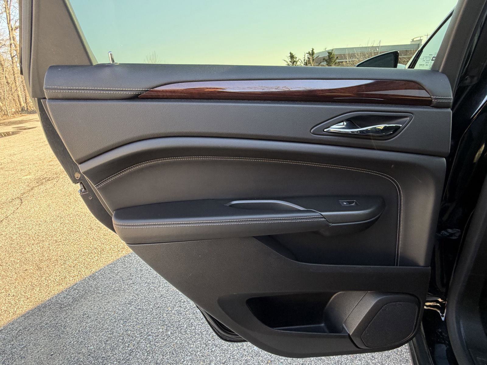 Used 2012 Cadillac SRX Luxury image 26