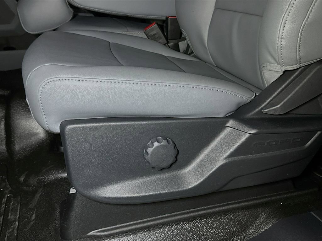 New 2026 Ford F550 4x4 Supercab Super Duty image 13