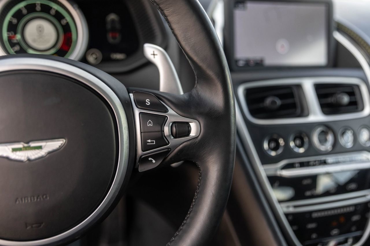 Used 2022 Aston Martin DB11 Volante RWD image 39