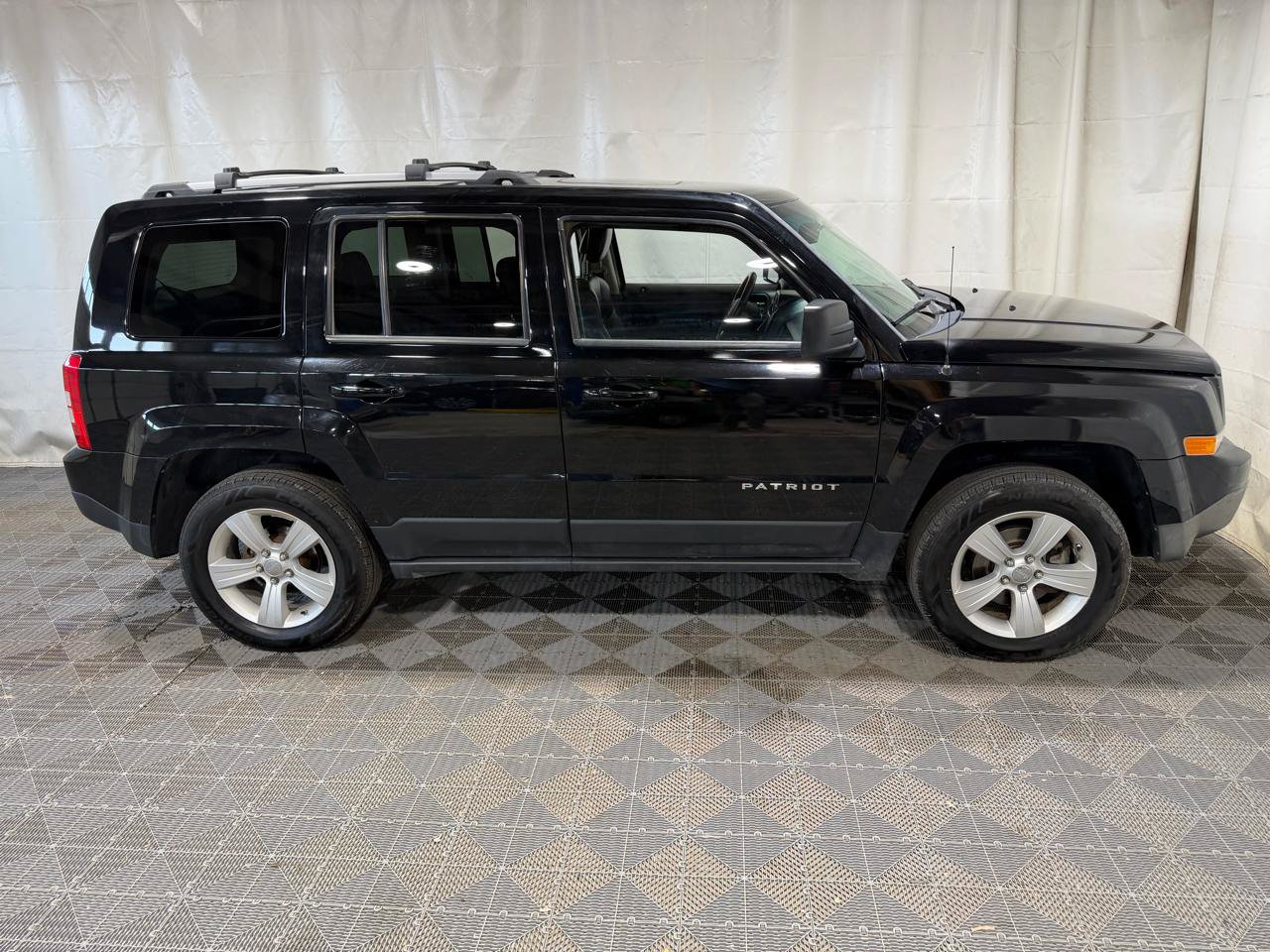 Used 2012 Jeep Patriot Limited w/ Sun/Sound Group AWD/4WD image 9