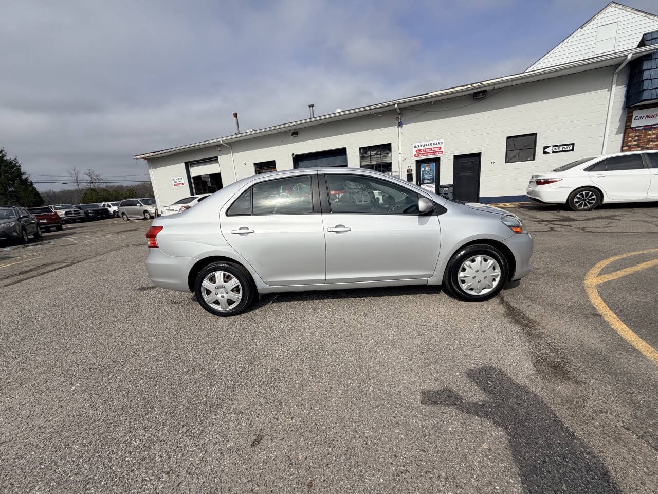 Used 2009 Toyota Yaris Sedan w/ Convenience Pkg FWD image 6