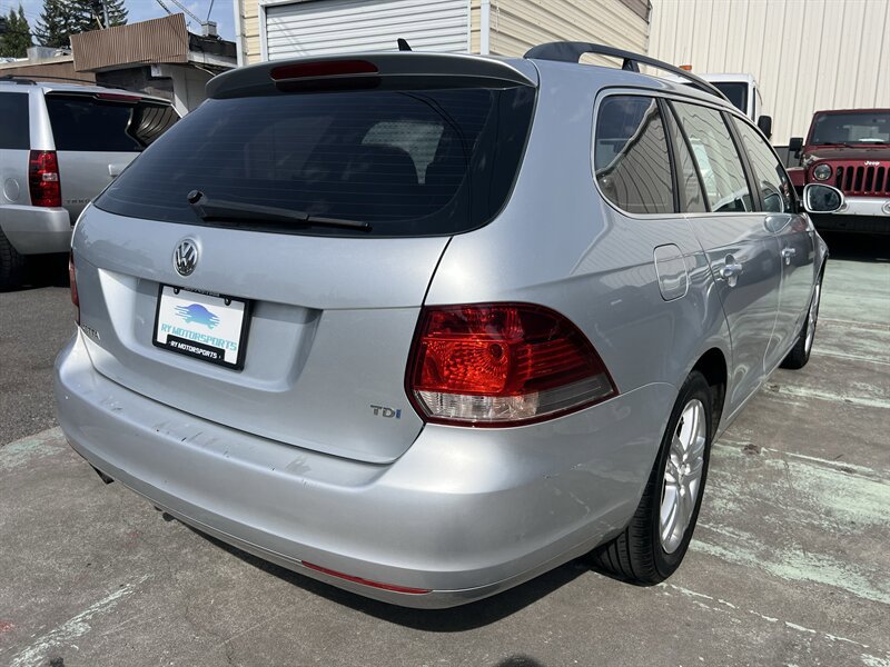 Used 2011 Volkswagen Jetta TDI FWD image 5