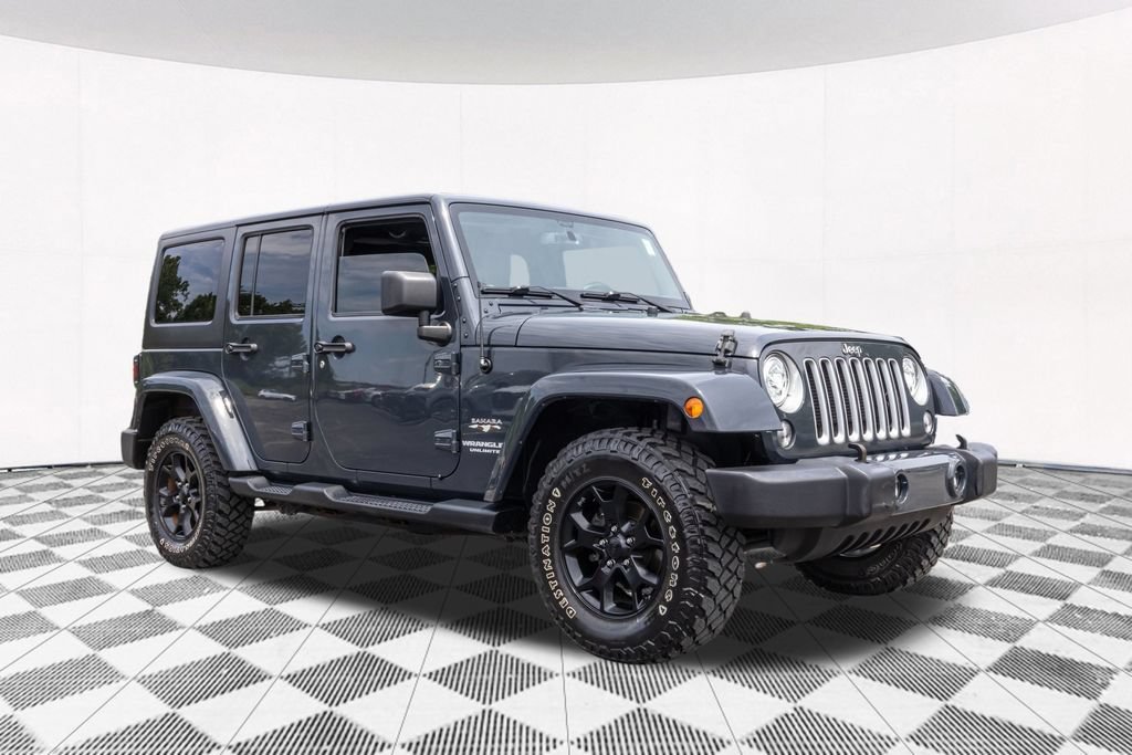Used 2017 Jeep Wrangler Unlimited Sahara w/ Connectivity Group AWD/4WD image 12