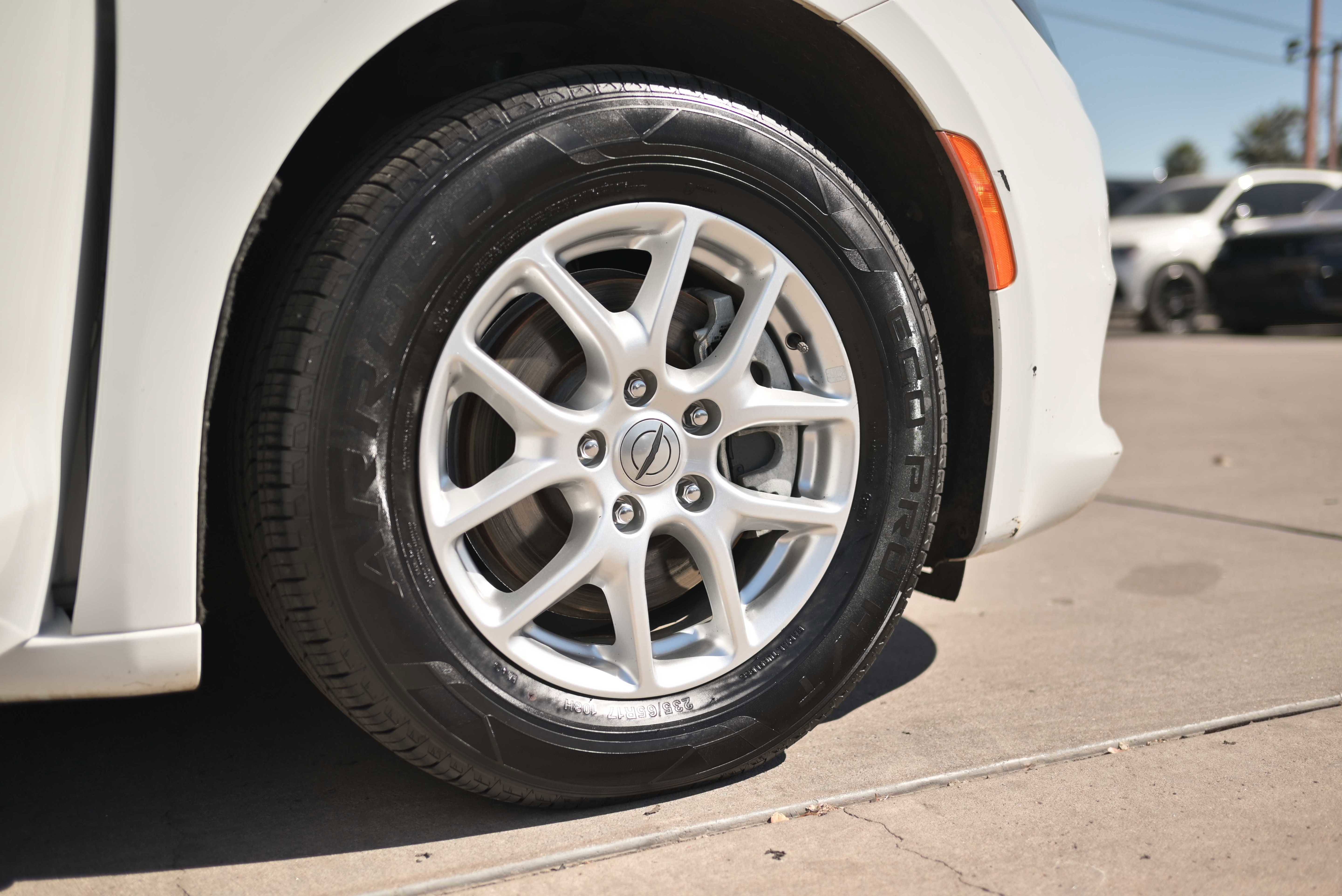 Used 2022 Chrysler Voyager LX image 15