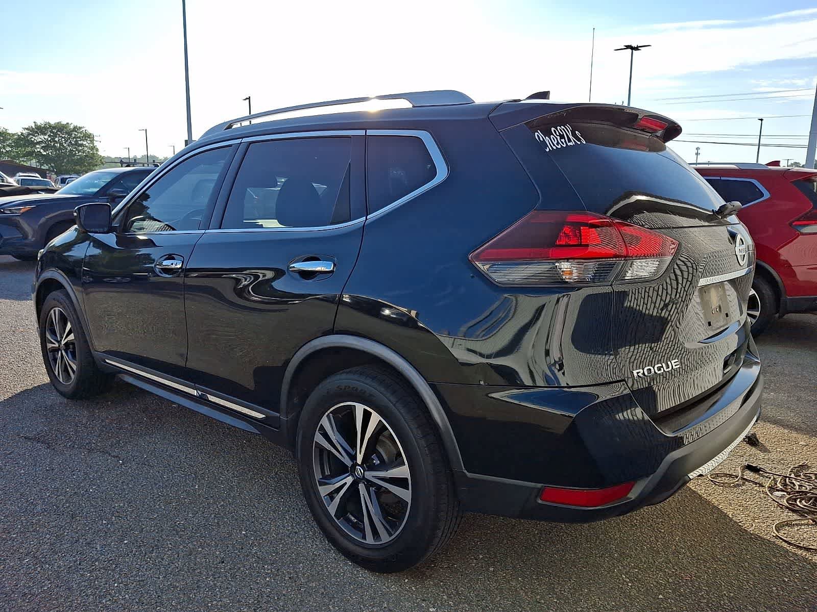 Used 2018 Nissan Rogue SL w/ Premium Package AWD/4WD image 4