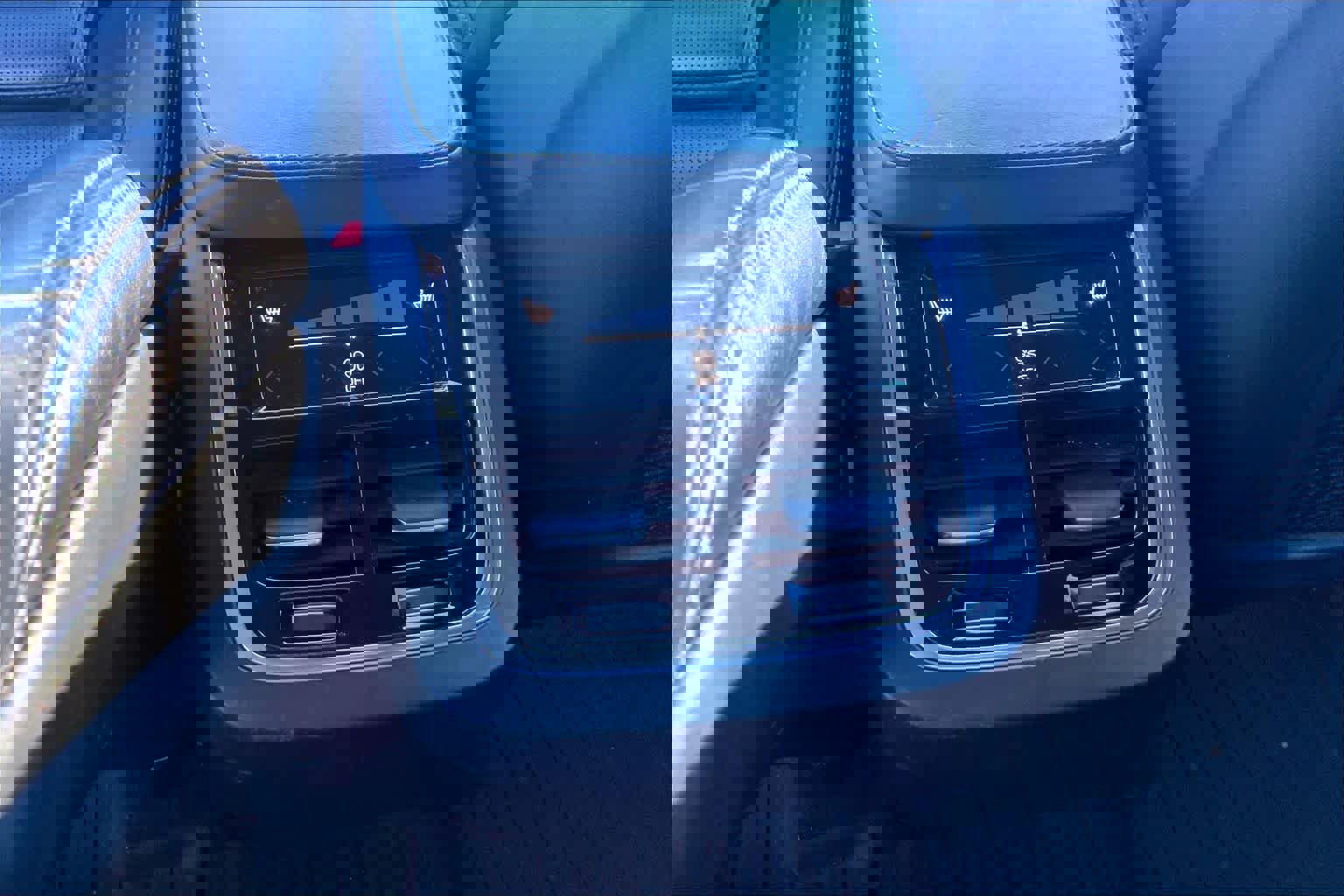 Used 2017 Volvo XC90 T6 Inscription w/ Vision Package image 34